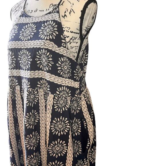 NWOT Entro Mini‎ Embroidered Blue White Mini Dress Women's Size Medium - Picture 4 of 8